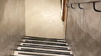 Cayó por las escaleras de un café en Belgrano, se fracturó un pie y demandó al local: más de $28 millones de indemnización