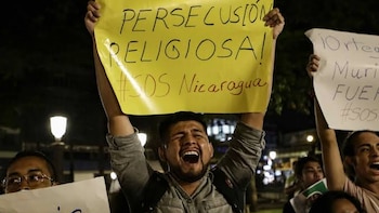 “Hasta las paredes oyen” en Nicaragua: vigilancia a sacerdotes, homilías bajo sospecha y el riesgo de cárcel o destierro