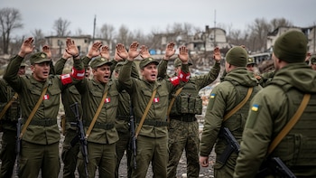 Peruanos llevados con engaños a combatir en Rusia se entregaron al ejército de Ucrania y ahora son prisioneros de guerra