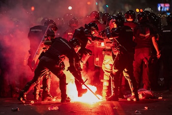 Agentes del orden se reúnen