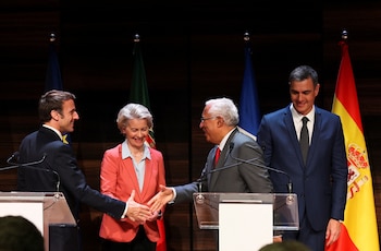 El presidente del Gobierno de España, Pedro Sánchez; el presidente de Francia, Emmanuel Macron; el presidente del Gobierno de Portugal, Antonio Costa; y la presidenta de la Comisión Europea, Ursula von der Leyen (REUTERS/Violeta Santos Moura)