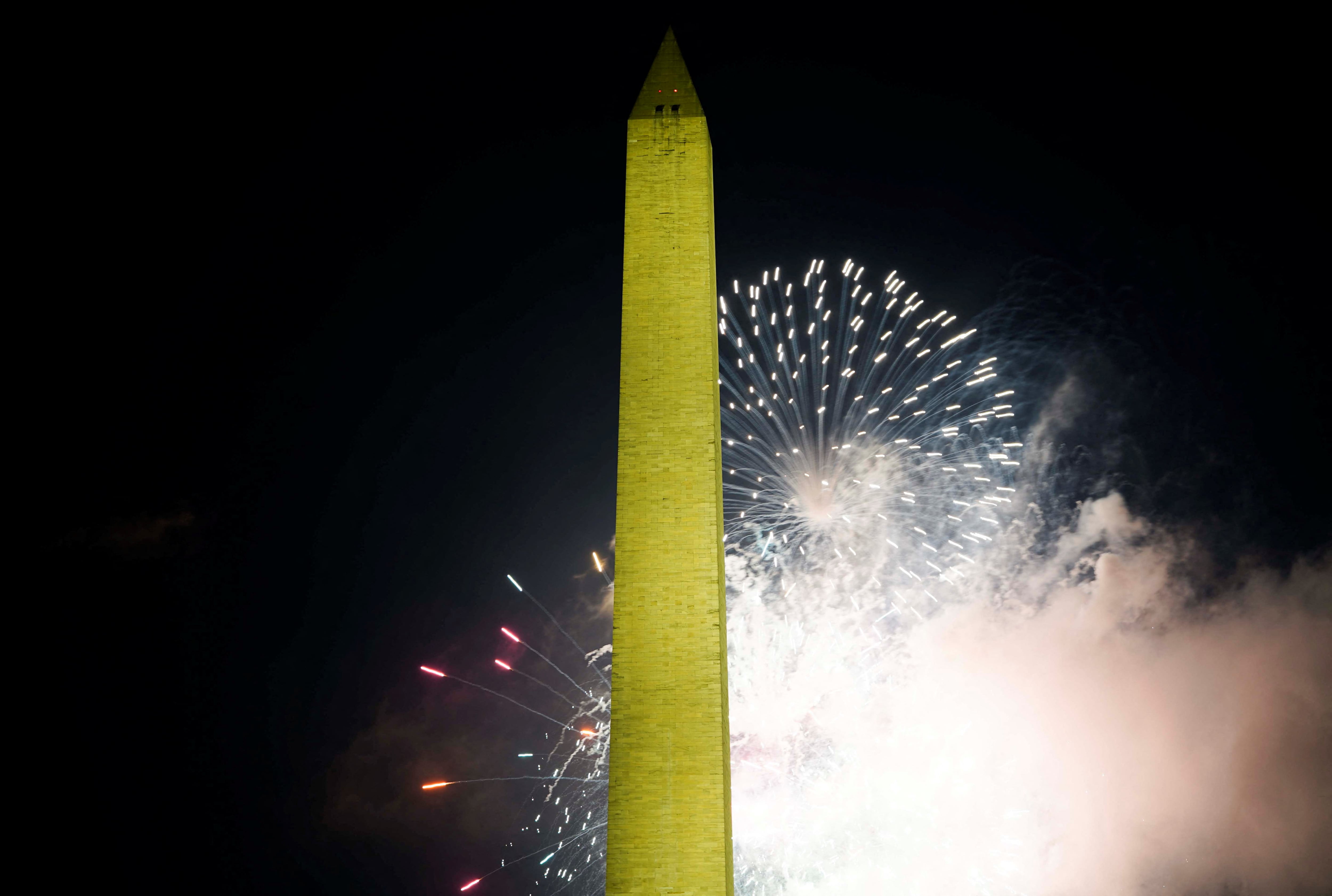 La capital estadounidense se prepara para una celebración nacional con medidas extraordinarias y la participación de miles de visitantes en los espacios icónicos de la ciudad (REUTERS/Nathan Howard)
