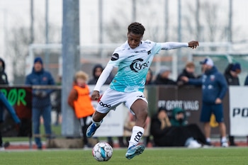 El lateral se destaca por comenzar su carrera deportiva en el fútbol de Noruega - crédito @vikingfotball / X