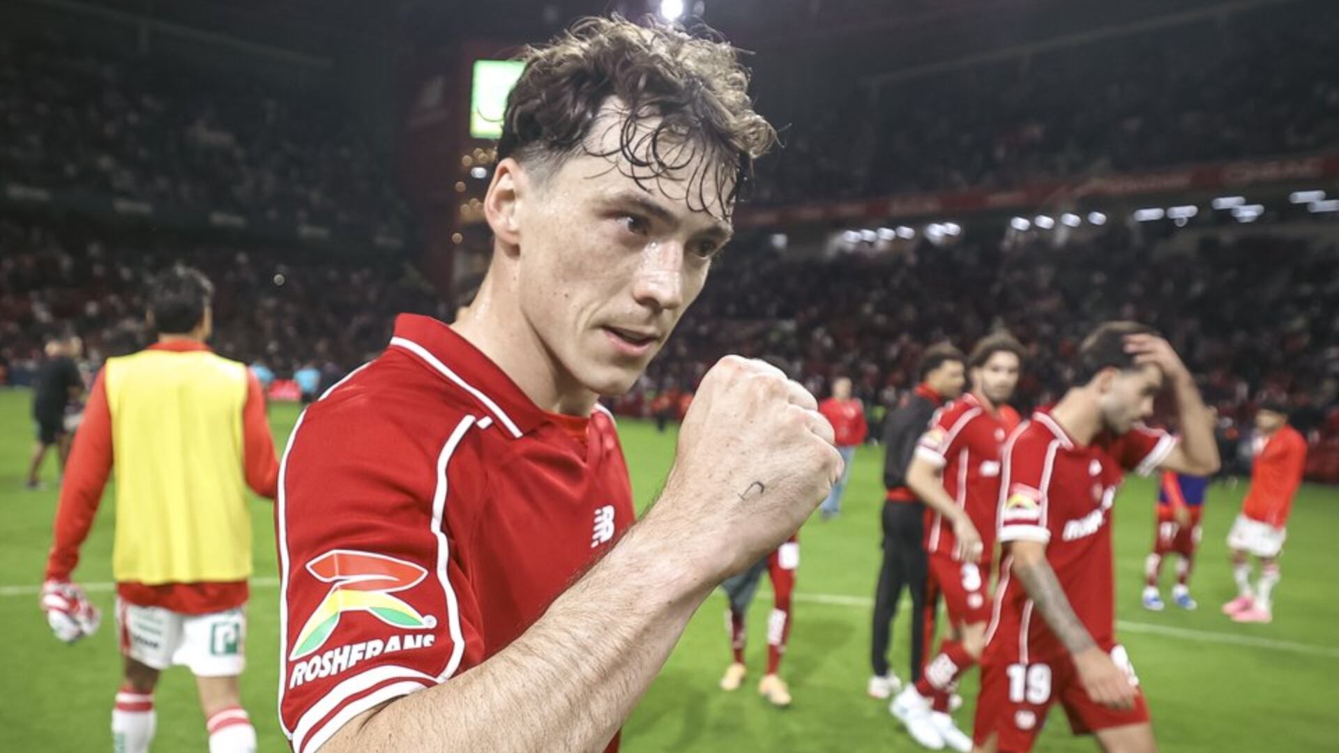 El usuario con nombre de Alejandro Martínez justificó sus comentarios, señalando que los futbolistas uruguayos juegan violento y deben dejar de lesionar a los demás jugadores. (X@TolucaFC)