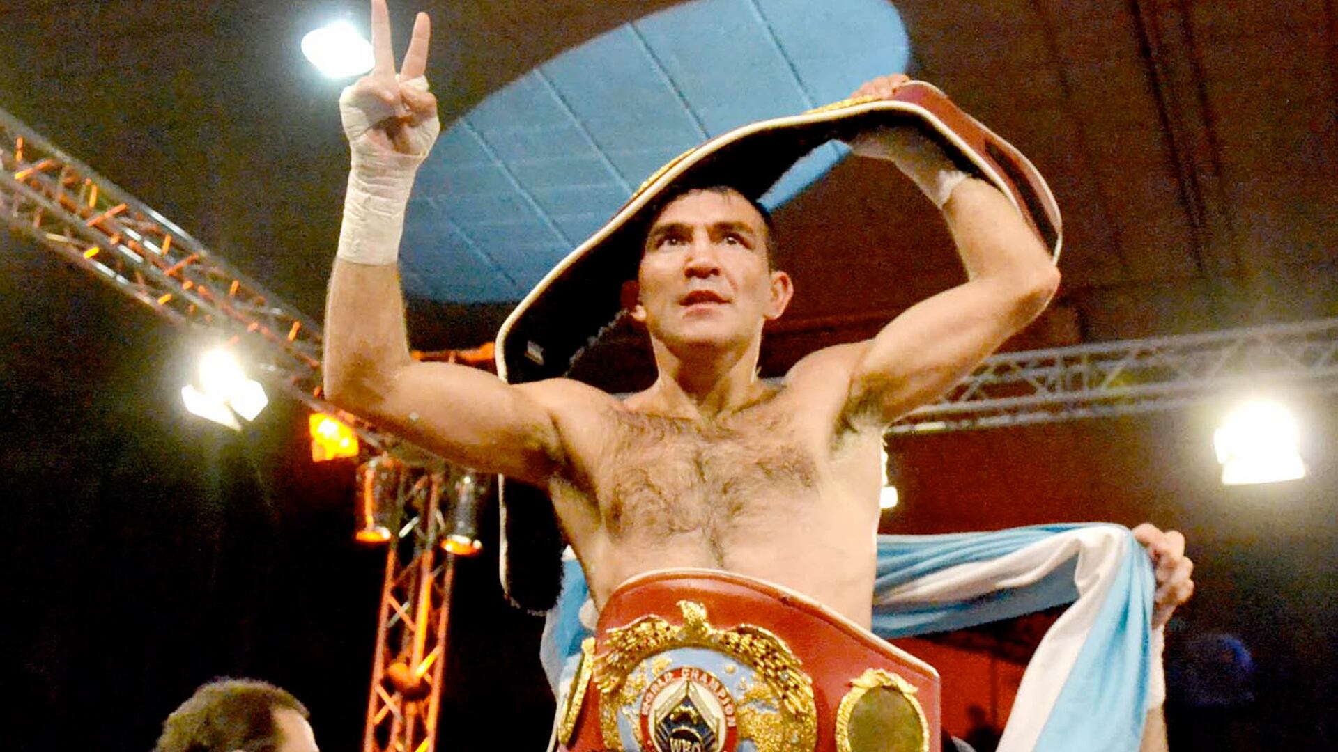 Fue campeón mundial mosca y supermosca