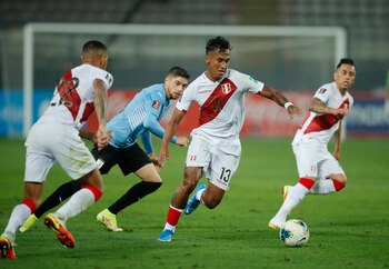 Soccer Football - World Cup - South American Qualifiers - Peru v Uruguay - Estadio Nacional, Lima, Peru - September 2, 2021 Peru's Renato Tapia in action Pool via REUTERS/Daniel Apuy