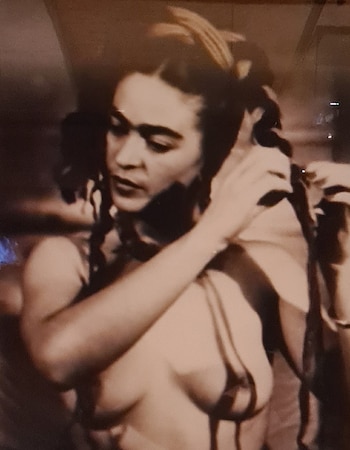 Frida Kahlo fotografiada desnuda en