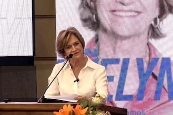 Evelyn Matthei lidera en todos