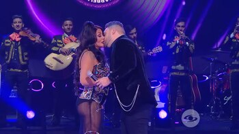 El beso entre Marbelle y