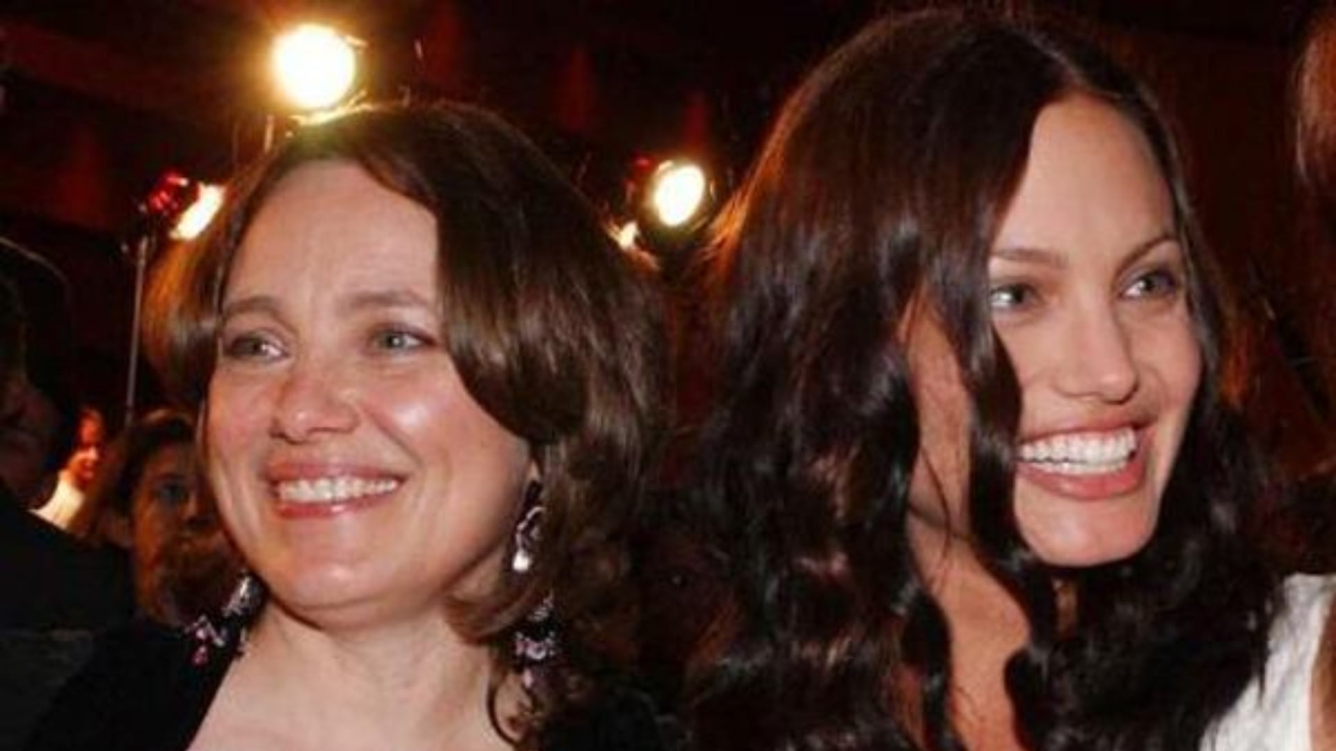 La actriz ofreció un consejo al público sobre cómo acompañar a quienes atraviesan una enfermedad, rememorando las palabras de su madre Marcheline Bertrand (Shutterstock)