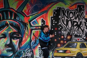 Ciudades estadounidenses enfrentaron un crecimiento exponencial de graffiti en la época de pandemia. (REUTERS/Shannon Stapleton)