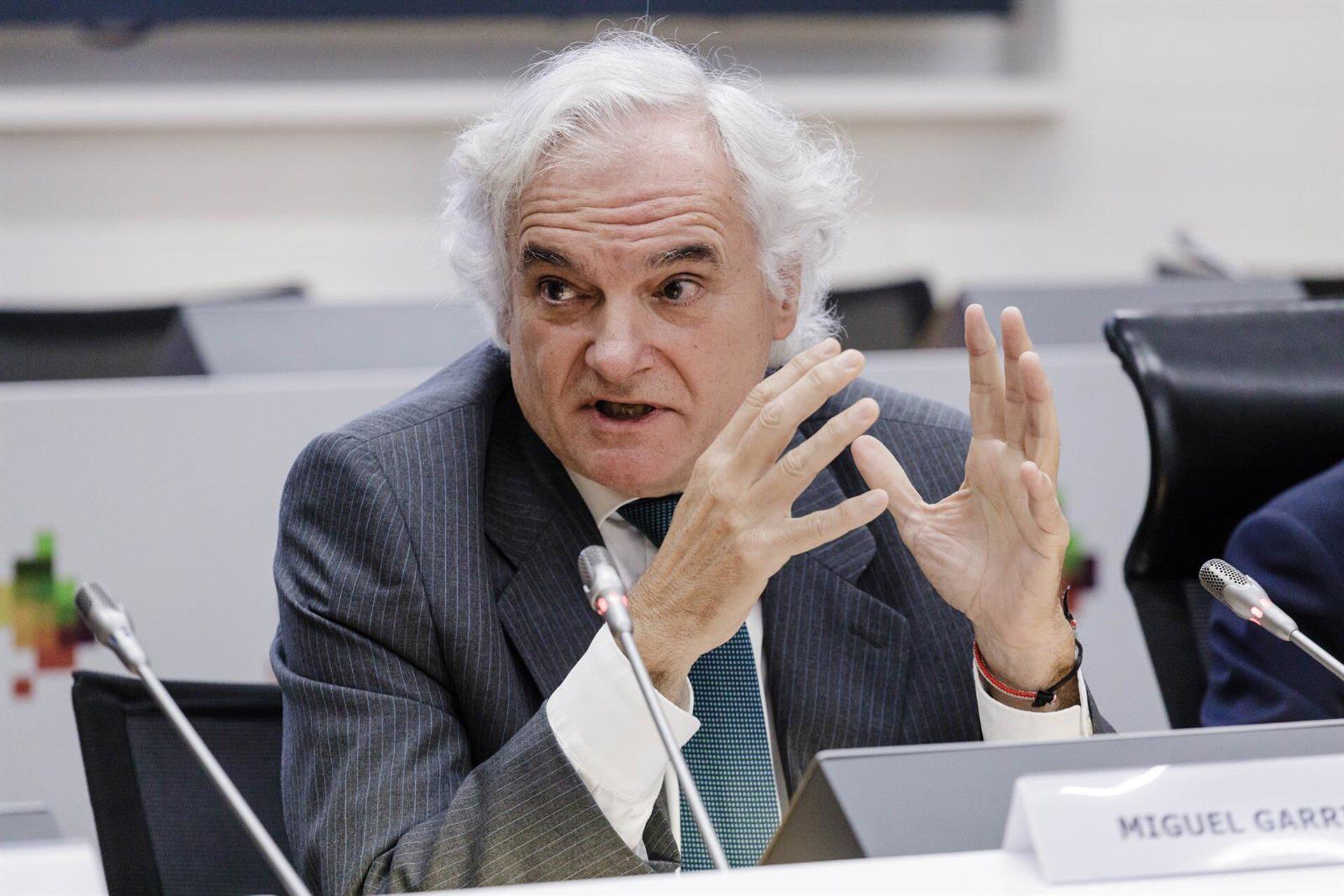 Garrido (CEOE) pide elecciones a un Gobierno «rodeado de corrupción» y «enfangado», que «daña la imagen internacional»