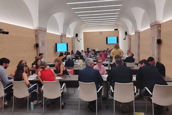 Charla de técnicos de la Agencia Antifraude de Cataluña a parlamentarios catalanes