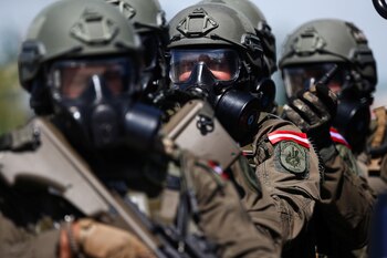 Soldados de las fuerzas armadas