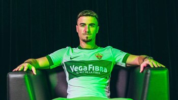 El lateral Adriá Pedrosa llega