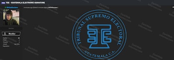 Captura de pantalla de un foro oscuro. Muestra un perfil de usuario, el logo azul del Tribunal Supremo Electoral de Guatemala y marcas de agua