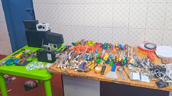 Agentes del INPE incautan celulares, droga y dinero en penal de Arequipa