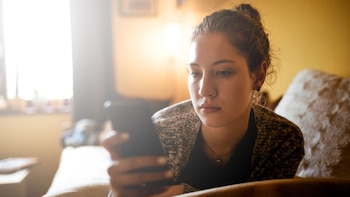 Vídeos en redes sociales y fácil acceso aumentan el riesgo de consumo de inhalantes en adolescentes
