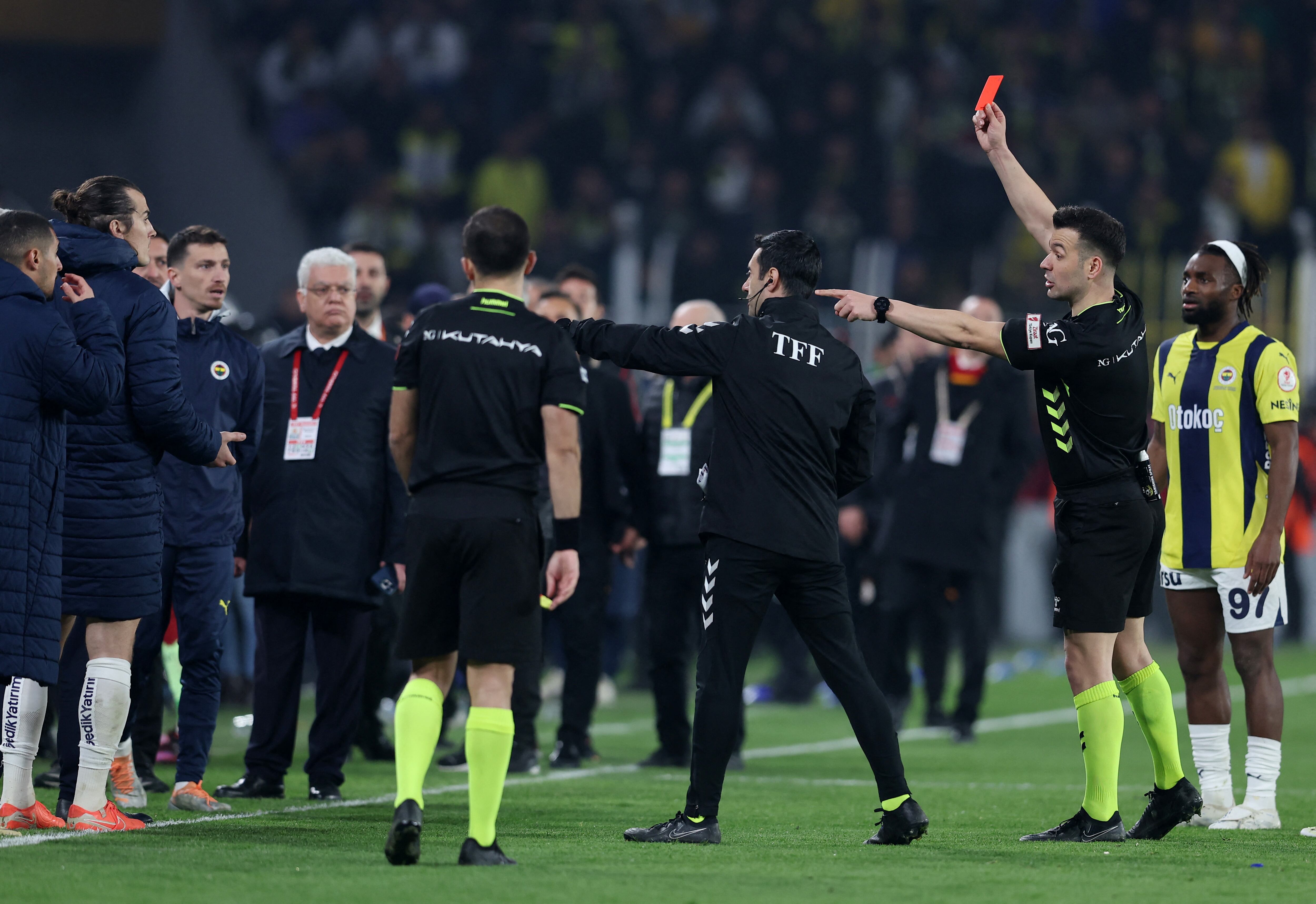 Fenerbahce y Galatasaray: clásico en el fútbol turco (REUTERS/Umit Bektas)