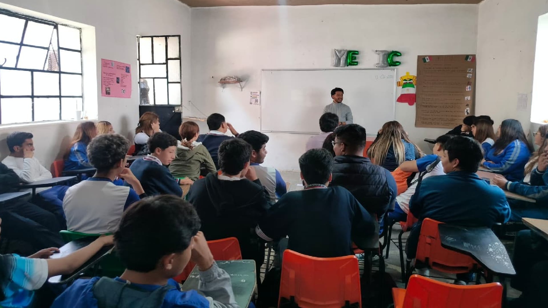 La meta oficial para 2026 contempla la rehabilitación de 75 mil 405 planteles en beneficio de 8.5 millones de estudiantes. (Foto: Jorge Contreras/Infobae México)