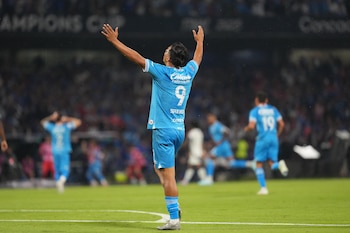 El atacante mexicano llega en