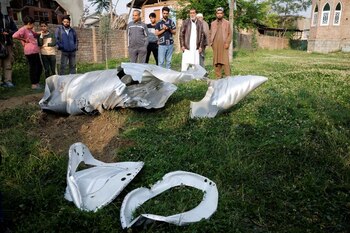 Escombros metálicos en el suelo