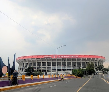 Las decoraciones, pendones y lonas con referencias mundilistas alrededor del Estadio ya fueron removidos para la entrega formal a los dueños el 12 de julio. (Crédito especial: X/ @MXESTADIOS)