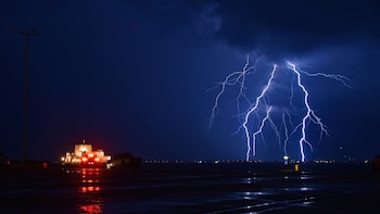 Impacto de rayo dejó seis