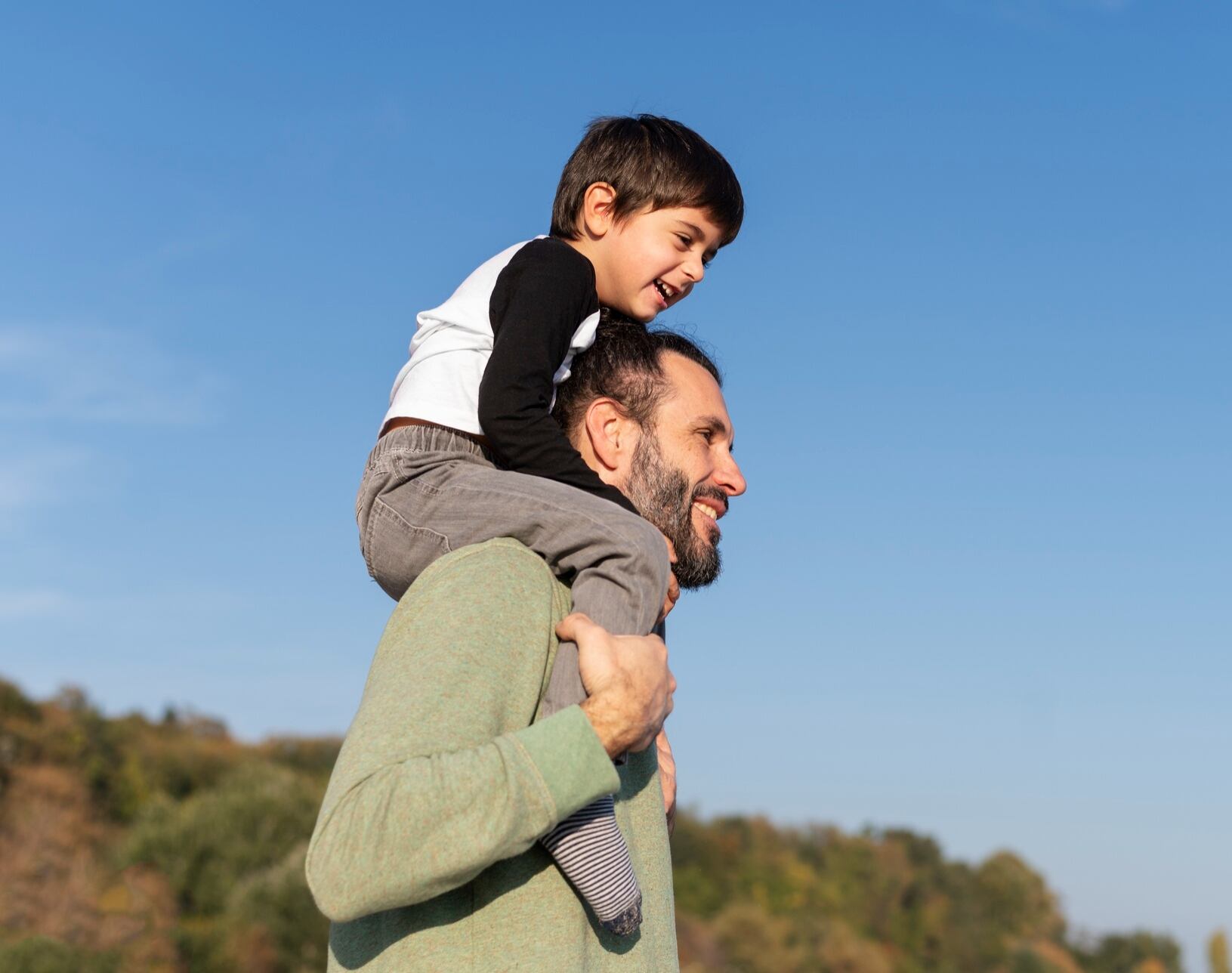 En el Día del Padre 2025, expertos llaman a poner el foco en la salud masculina, ya que los hombres viven en promedio siete años menos que las mujeres, según el INEGI