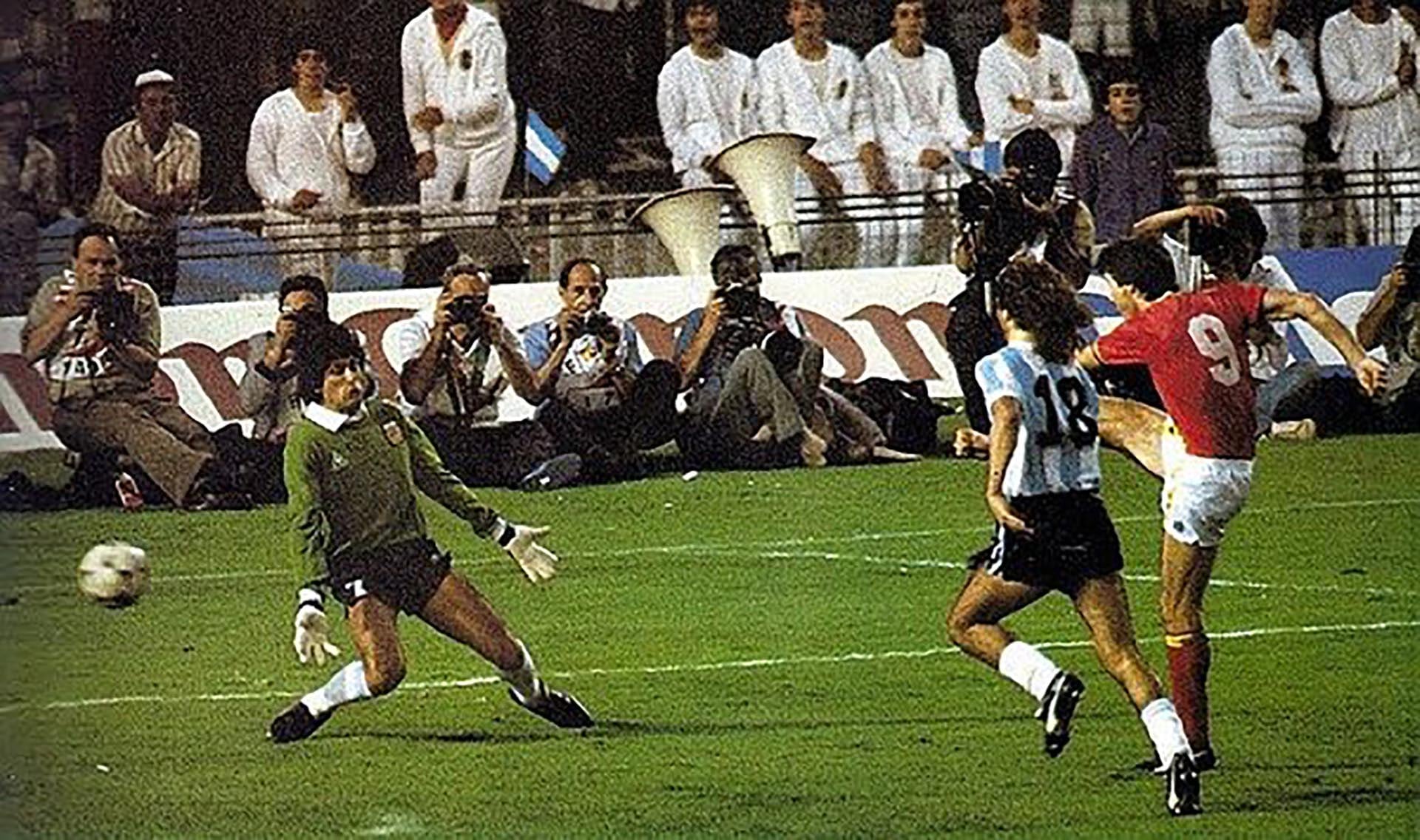 Argentina debutó en España 82 como campeón vigente pero cayó frente a Bélgica