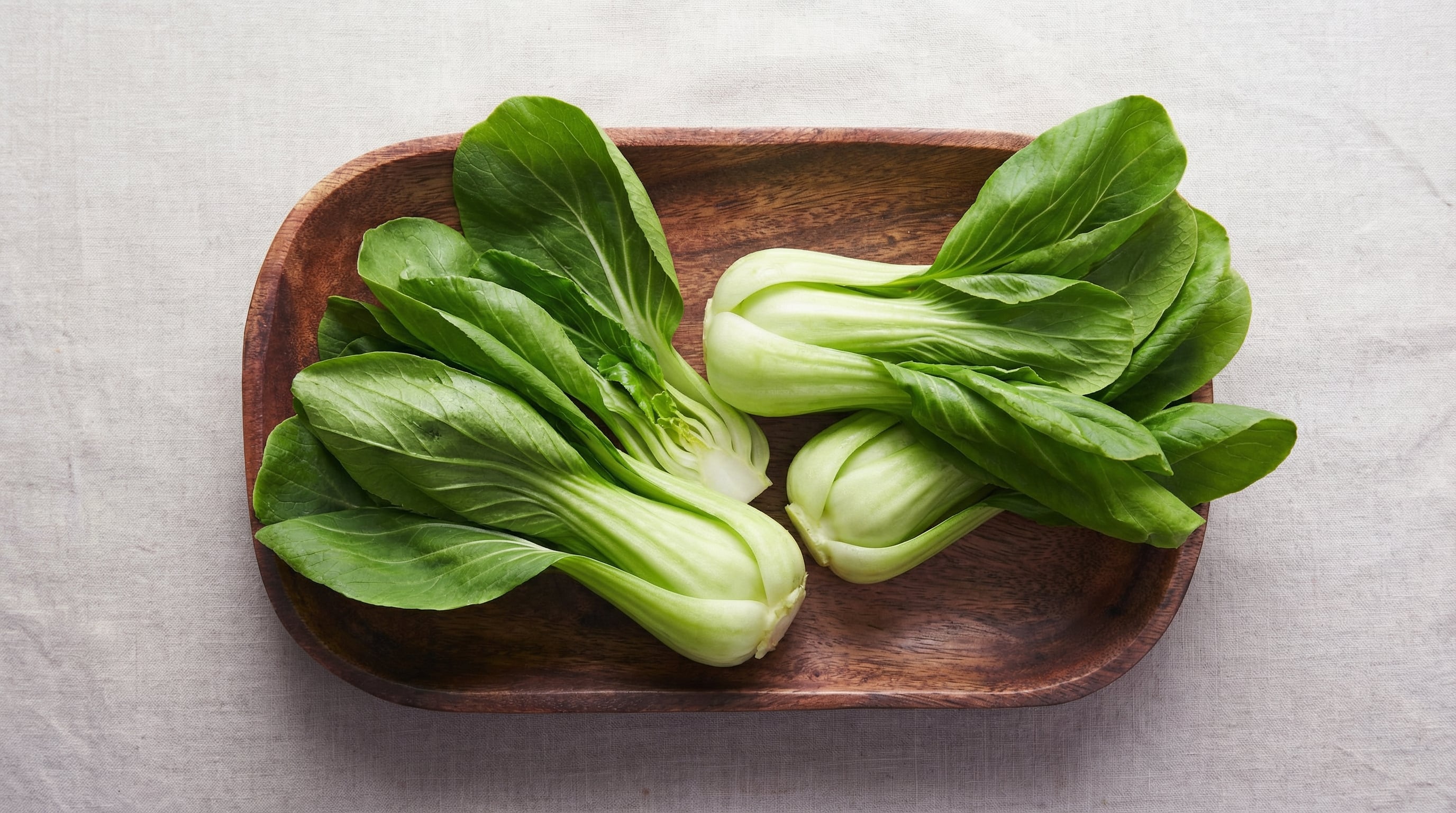 El pak choi, también conocido como bok choy, destaca por su alto contenido de vitamina C y ser un aliado en la salud ósea (Imagen Ilustrativa Infobae)