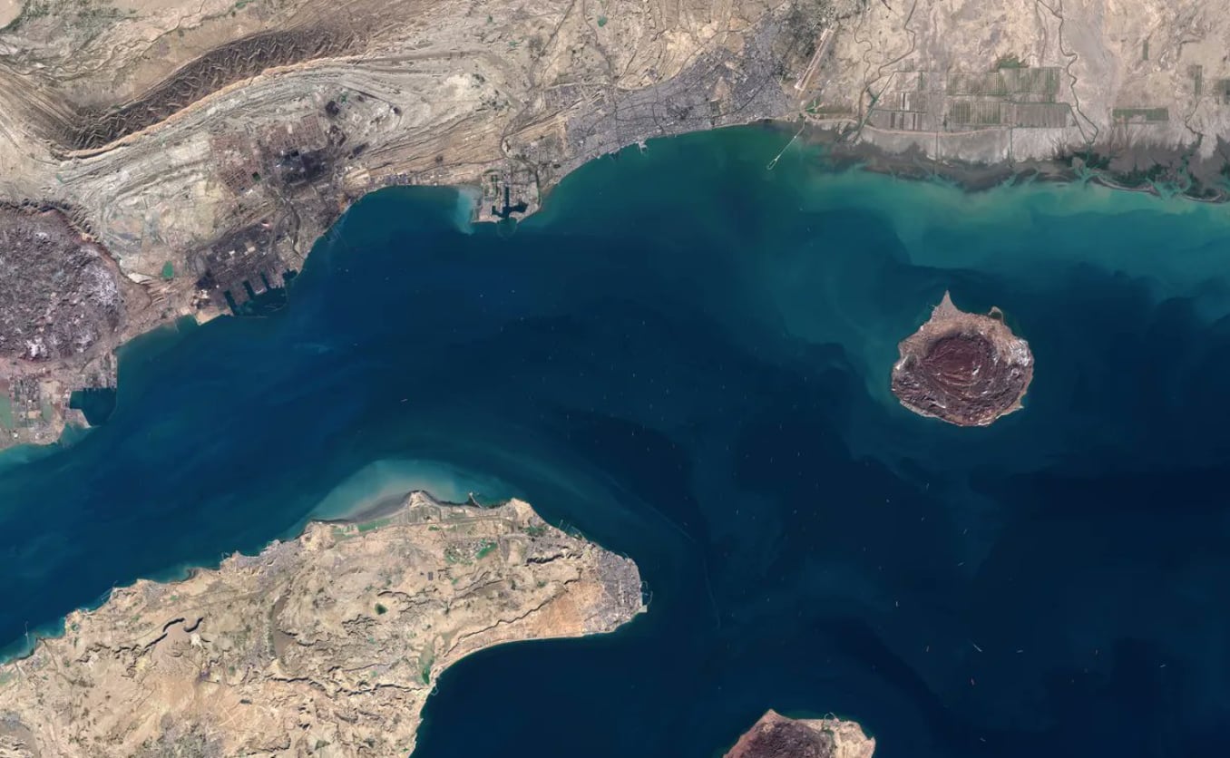 La Guardia Revolucionaria de Irán dijo que Estados Unidos atacó la isla de Larak y amenazó con responder: “El agresor será castigado”