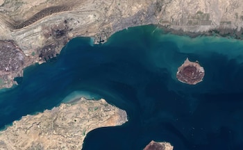 La Guardia Revolucionaria de Irán dijo que Estados Unidos atacó la isla de Larak y amenazó con responder: “El agresor será castigado”
