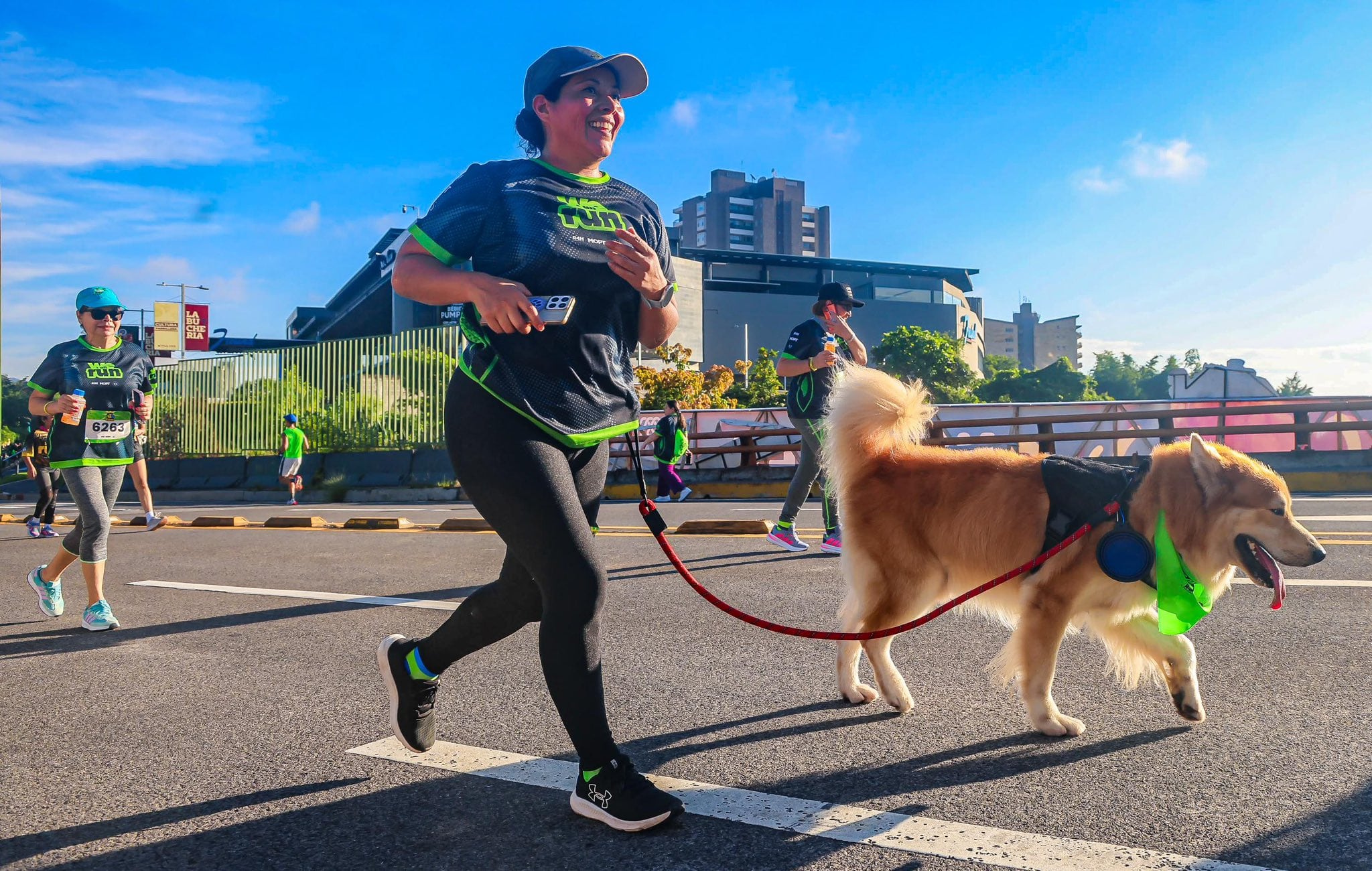 Las mascotas también acompañaron a sus dueños durante los recorridos de We All Run. (Foto cortesía Secretaría de Prensa)