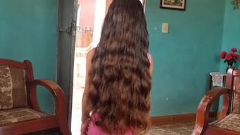 Niña cubana de siete años propone vender su cabello para comprar un ventilador