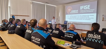 Varios agentes de policía local