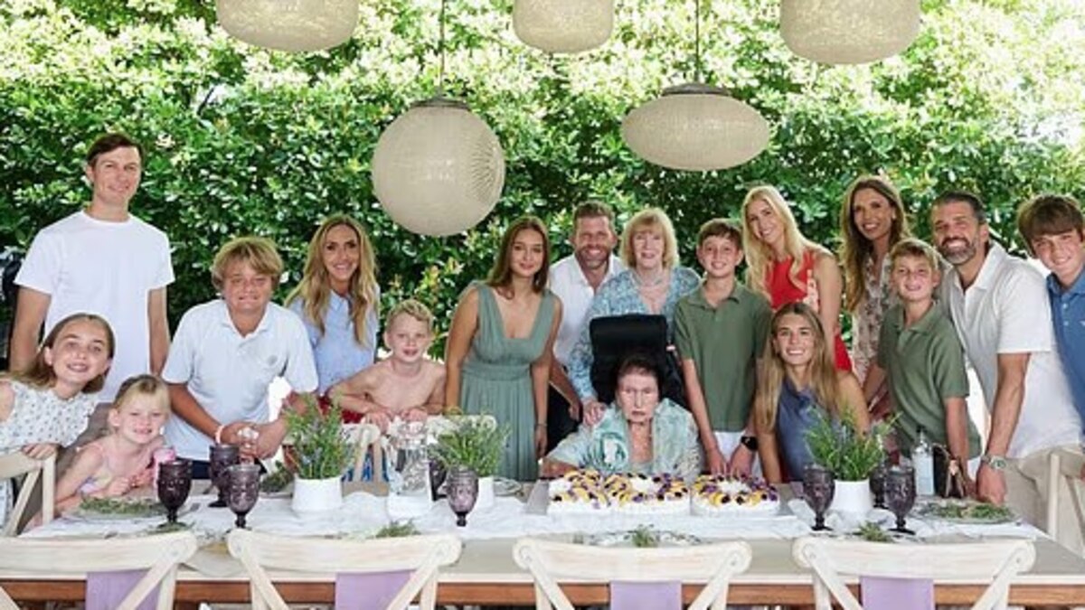 Imagen de la noticia: La familia Trump celebró en Miami los 100 años de Marie Zelnickova, abuela de Ivanka, Erik y Don Jr.