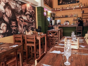 Desaolados, los restaurantes vacíos de Cuba ante el impacto de la crisis económica y social