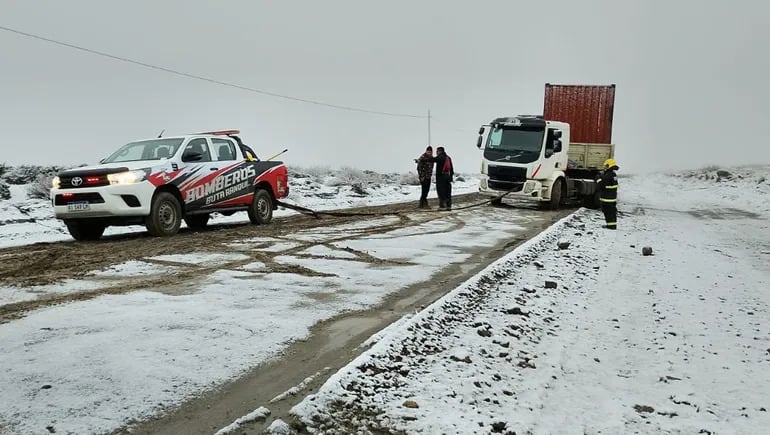 Complicaciones en el tránsito de las rutas de Neuquén por fuertes vientos y nevadas (foto: LM Neuquén)