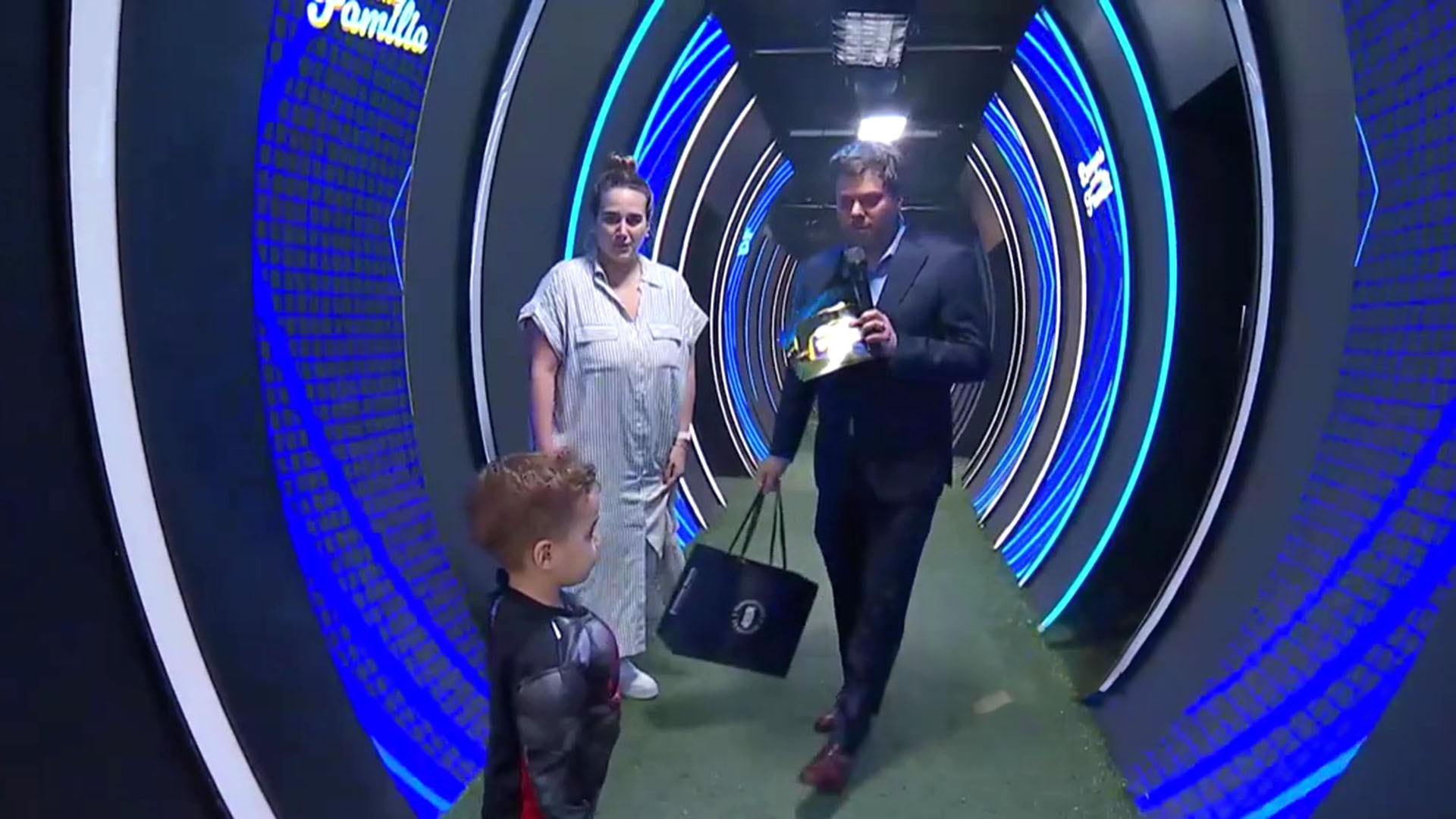 Guido Kaczka recibió al niño Hombre Araña por primera vez en el estudio de Buenas noches Familia por eltrece