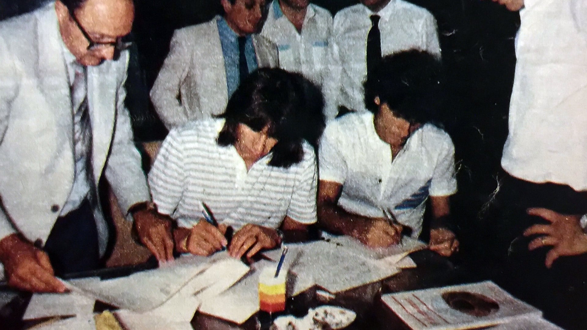 El momento de la firma de los contratos