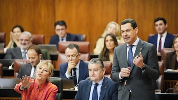 El PP ganaría las andaluzas con entre 52 y 55 escaños, según una encuesta de 'El Periódico'