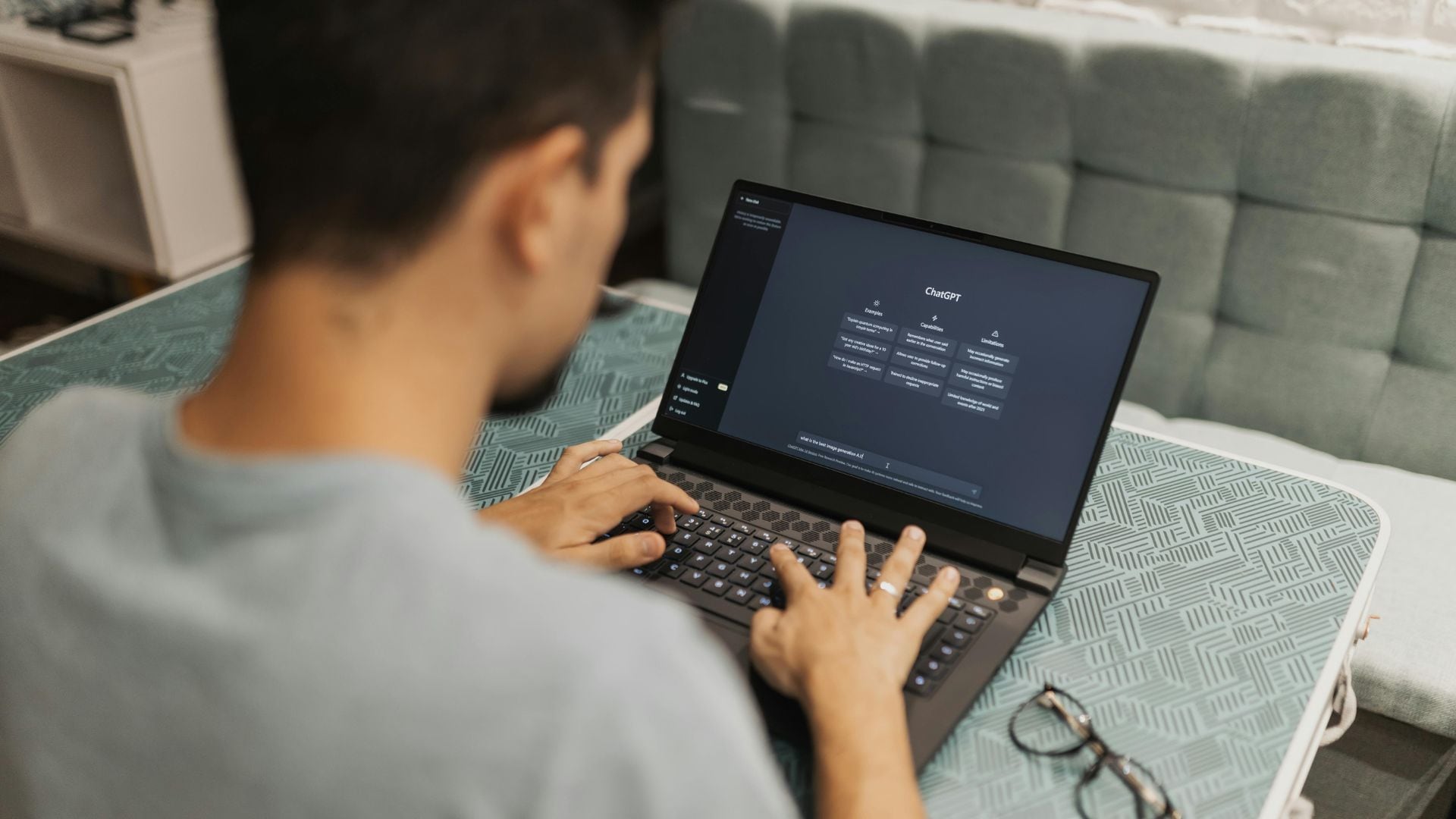 Primeras señales del impacto laboral de la IA: programación y telecomunicaciones pierden más de 35.000 ocupados en el último año