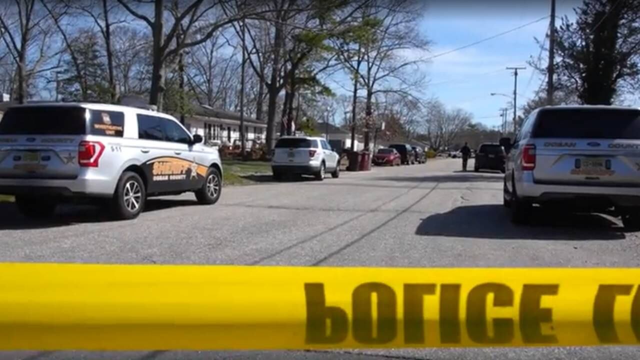 Vaughn Stewart, de 37 años, irrumpió en la vivienda de su expareja y se suicidó luego de asesinar a tres personas en Nueva Jersey.