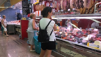 La tasa de ahorro de los hogares baja al 12% en 2025 tras disparar su gasto en consumo un 6,2%