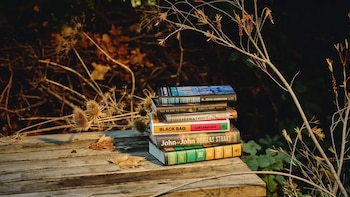 Booker Prize: dos ganadores previos, una debutante y una voz narrada desde un bolso negro compiten por el galardón literario más codiciado en inglés
