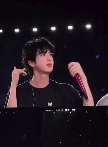 BTS en Lima: Jin habla en español y causa furor con inesperada frase durante su concierto en San Marcos. Captura: x.