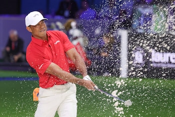 El futuro profesional de Tiger Woods permanece en suspenso a la espera de avances médicos y del proceso judicial en curso (Foto AP/Reinhold Matay)