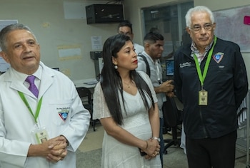 A la izquierda, Paul Gallardo, director médico del Hospital del Niño Dr. José Renán Esquivel, hizo un llamado a fortalecer las acciones de promoción y ampliar las salas de lactancia en los centros de trabajo. (Minsa)