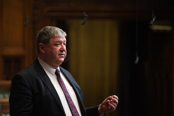 MP Alistair Carmichael pidió una